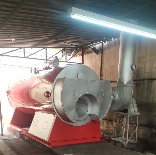 Caldeira 1800 Kgv/h horizontal com alimentação a lenha.