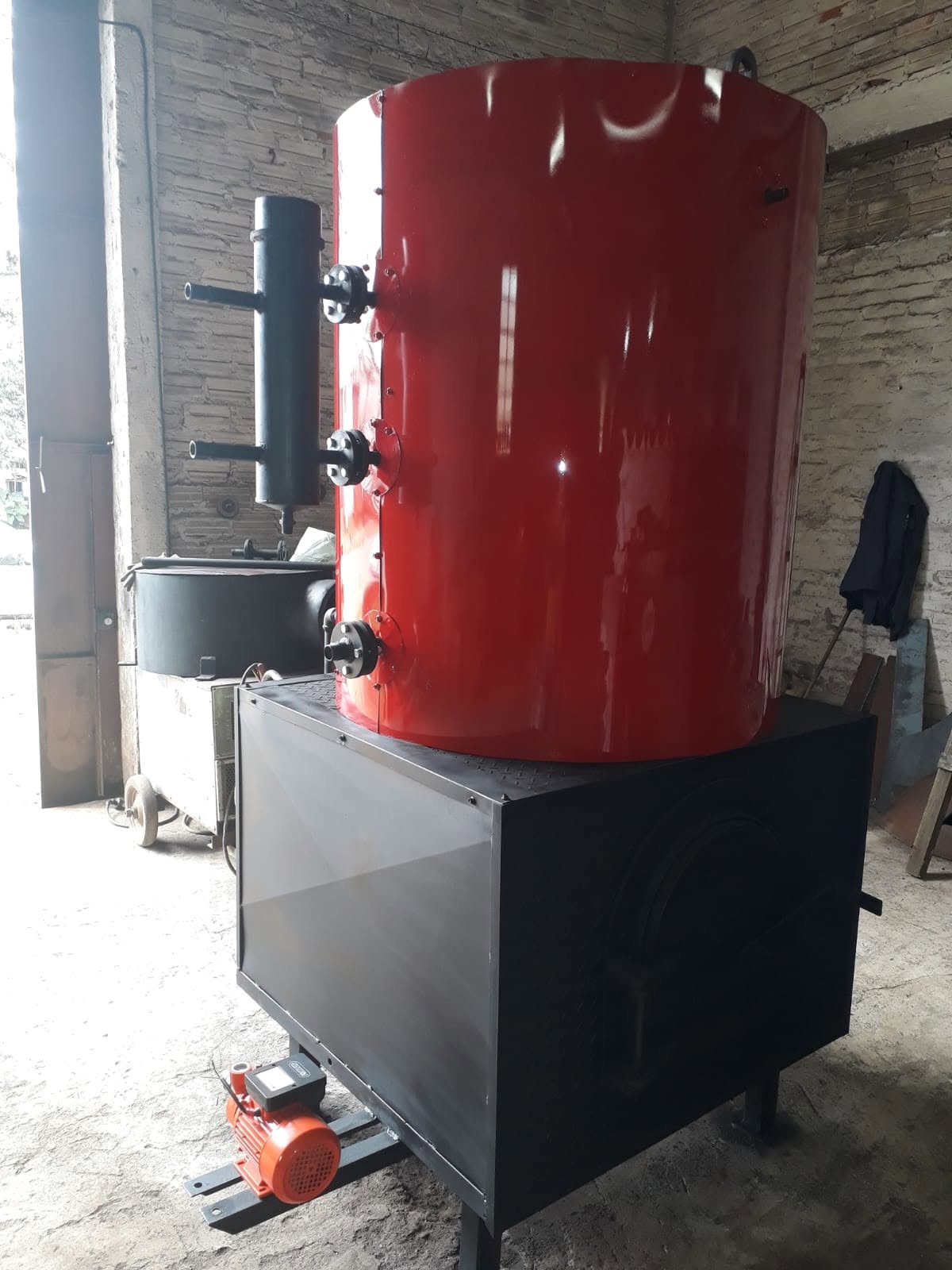 Caldeira vertical estilo "Foguete" 400Kgv/h automatizada
