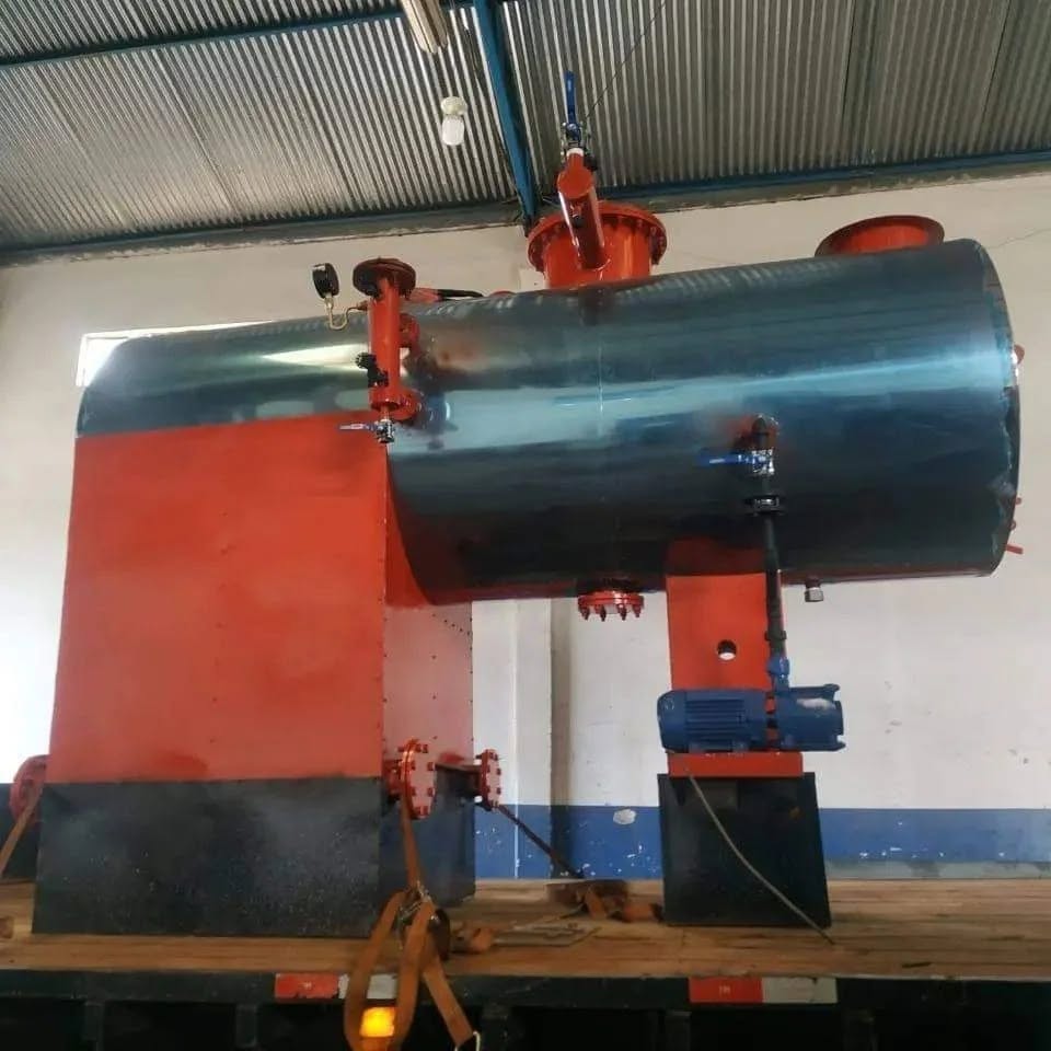 Caldeira "locomotiva" de 1400 Kgv/h com alimentação a lenha